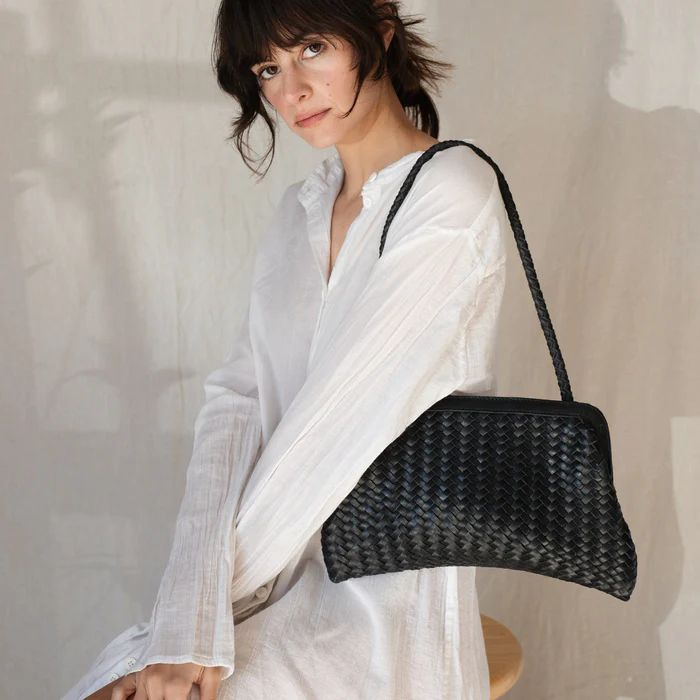 Le Sac – Bembien Black Baguette Bag For Everyday Fall Use, Timeless Shoulder Bag For Travel In Fall, Black Baguette Shoulder Bag For Everyday Fall Use, Chic Structured Everyday Shoulder Bag, Chic Fall Hobo Shoulder Bag, Black Baguette Bag For Travel In Fall, Chic Summer Hobo Bag, Elegant Fall Tote Baguette Bag, Elegant Fall Baguette Tote Bag