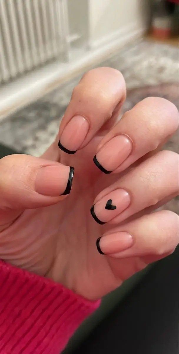 Short Nails Art French, Simple Nail Designs Short Nails Black, Nail Art Simple French Tips, Round Nails Nail Art, Black French On Short Nails, French Nail Art For Short Nails, Cute Black Nails Ideas French Tips Short, Black Tip Nails With Heart, Tiny Nails Ideas