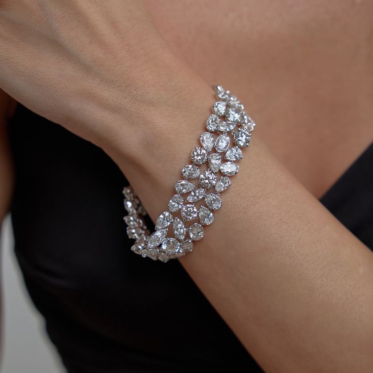 Luxury Diamond Bracelets In Glamorous Style, Solitaire Bracelet Diamonds, Luxury Exquisite Diamond Bracelet, Luxury Elegant Diamante Bracelets, Luxury Diamante Crystal Bracelet, Bangle Diamond, Diamond Jewelry Aesthetic, Real Diamond Bangles Designs, Diamond Bracelets Women