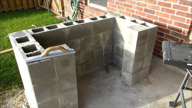 an outdoor kitchen made out of cinder blocks