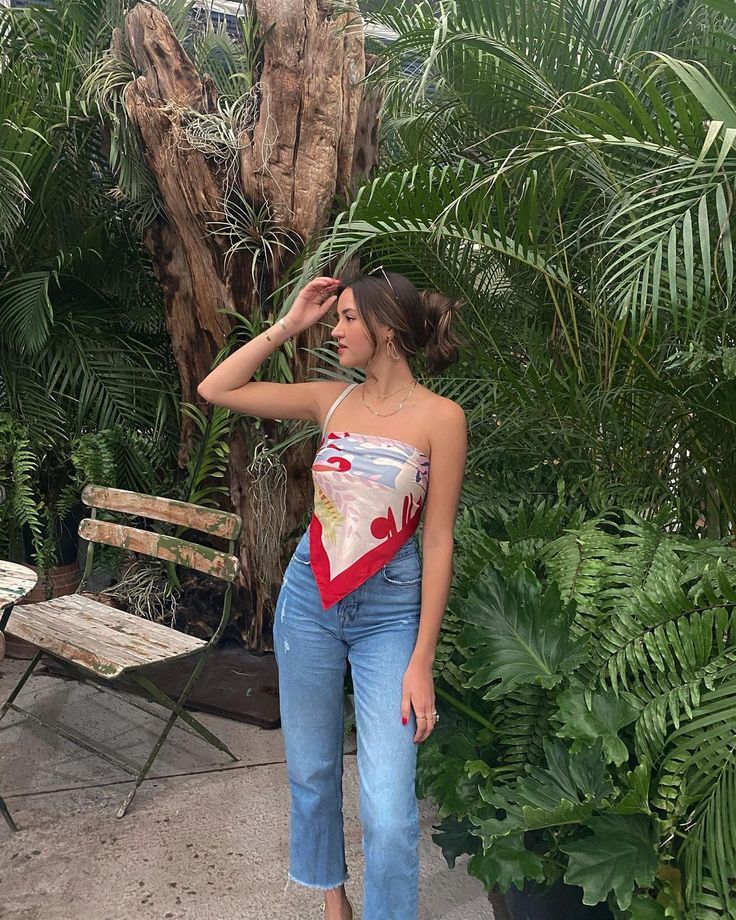 Dulce Doria on Instagram: “Soy la más emocionada porque ya estamos en primavera/verano 🤩 los mejores outfits son de esta temporada💃🏻 amo los pañuelos como tops!! El…” Primavera Aesthetic, Outfits Primavera Verano, Outfits Playa, Colombia Trip, Clothing Closet, Modesty Outfits, Outfit Primavera, Clothes Closet, Hair Clothes