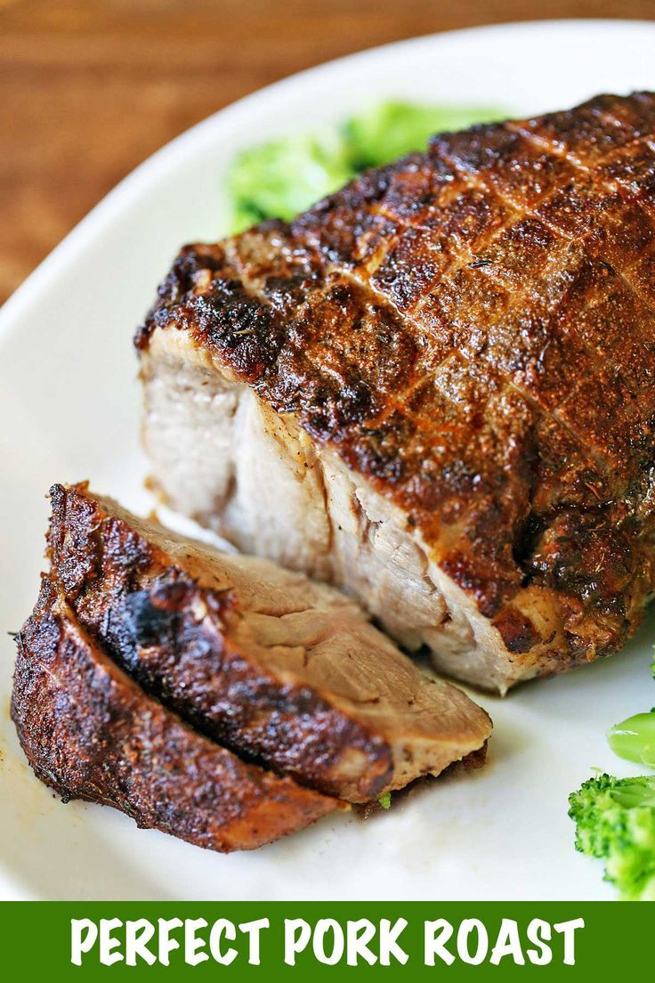 Pork roast served with broccoli. Baked Pork Roast, Easy Pork Roast, Pork Roast Rub, Pork Lion Recipes, Pork Loin Recipes Oven, Boneless Pork Roast, Roast In The Oven, Pork Roast In Oven, Pork Loin Roast Recipes