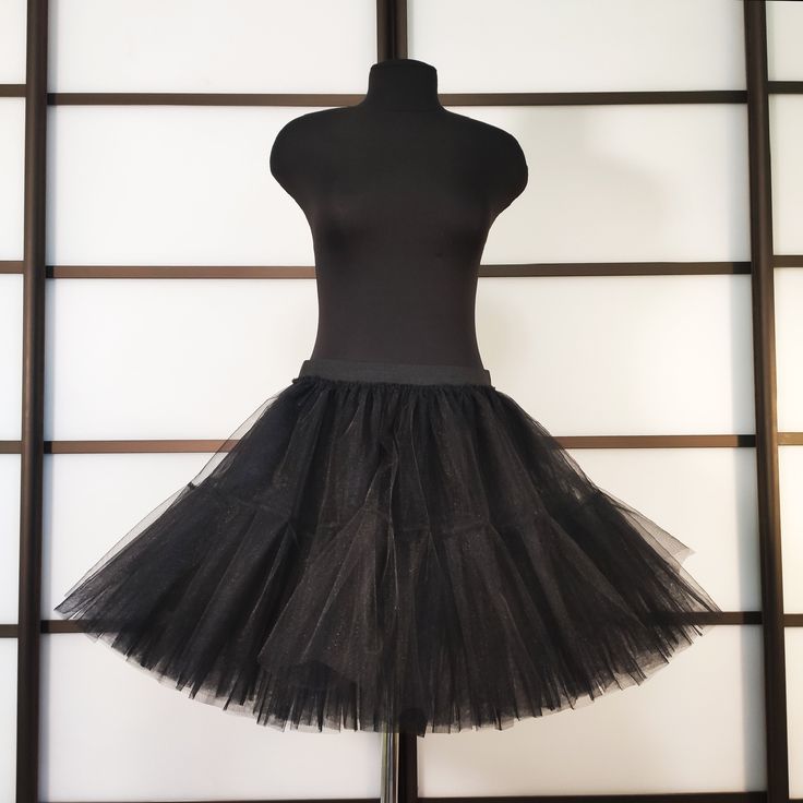 Super lush tulle petticoat. Petticoat made of semi-rigid tulle, which allows him to hold volume. The petticoat can be made in next colors. Сolors available to order: white, black, pink, hot pink, red, lavender, dark lavender, sky blue, electric blue, mint, burgundy, orange, yellow, green, peach. (look at the photo) Please write in personalization the color of the petticoat and belt you want. *The petticoat have 4 layers of semi-rigid tulle. *Thanks to the elastic belt, the skirt fits different s Lavender Sky, Tulle Petticoat, Red Lavender, Dark Lavender, Tea Length Wedding, Blue Electric, Dapper Day, Tea Length Wedding Dress, Elastic Belt