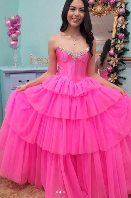 Luxury Strapless Prom Dress With Tulle Skirt, Strapless Tulle Dress For Quinceanera, Glamorous Ruffled Ball Gown For Gala, Party Gown With Tulle Ruffled Skirt, Princess Dress For Gala Prom Season, Tiered Tulle Gown For Debutante Ball, Ruffled Dresses For Debutante Ball And Prom Season, Prom Season Ball Gown With Ruffles, Princess Style Prom Ball Gown With Ruffles