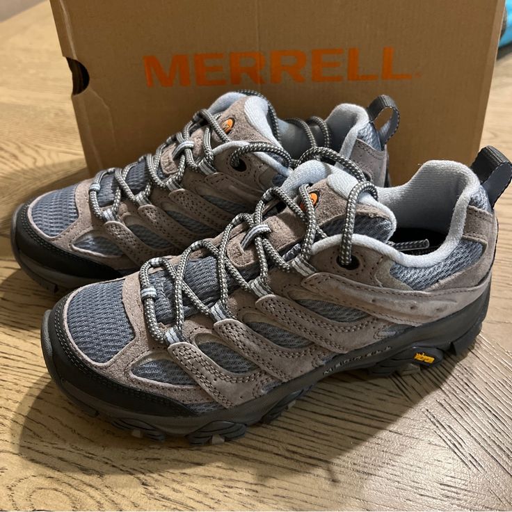 Merrell Women's Moab 3 Hiker Smoke J035896 - Size 7- New Solomon Hiking Shoes, Merrell Hiking Shoes Woman Outfit, Merrell Shoes Outfit, Hiking Shoes Aesthetic, Hiking Gear Women, Hiking Shoes For Women, Merrell Sandals, Hiker Style, Brown Leather Sneakers