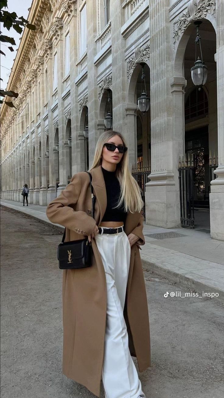 Milano Outfit Autumn, Milano Outfit, Vinter Mode Outfits, Estilo Preppy Chic, Mantel Outfit, Camel Coat Outfit, Silvester Outfit, Outfit Elegantes, New York Outfits