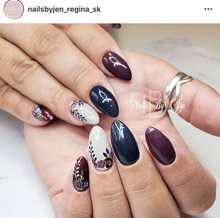 Navy And Maroon Nails, Navy And Purple Nails, Navy And Burgundy Nails, Burgundy And Navy Nails, Dark Floral Nails, Dark Purple Nails Ideas, Purple Floral Nails, Maroon Nail Art, Maroon Nail Designs