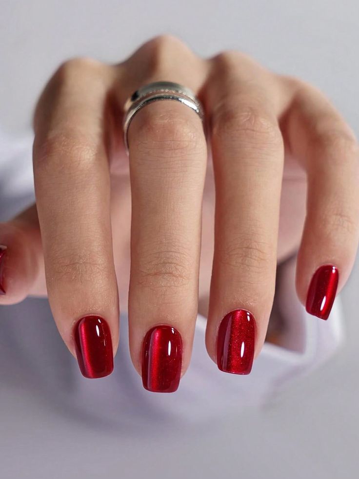 Burdeos  Collar    Uñas de Color Embellished Short Red Nails, Red Nail Art, Gelish Nails, Nail Care Tips, Color Nails, Red Nail Designs, Cat Eye Nails, Jelly Nails, Stick On Nails