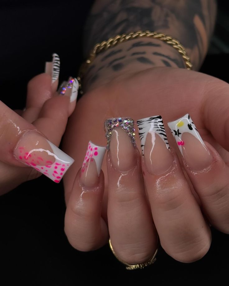 𝐇𝐞𝐥𝐥𝐨 𝐤𝐢𝐭𝐭𝐲 𝐅𝐮𝐥𝐥𝐬𝐞𝐭 ⭐️🐆🎀 ~ ~ ~ 𝐇𝐚𝐬𝐡𝐭𝐚𝐠𝐬 #explore #explorepage #nails #nailinspo #nailaddict #nailjunkie #longnails #shortnails #mediumnails #nailtech #nailart #florida #floridanailtech #hellokitty #hellokittynails #hellokittyandfriends #kuromi #pinknails #whitenails #ducknails #frenchtipnails #birthdaynails #birthday #halloween Hello Kitty Acrylic Nail Designs, Hello Kitty And Spiderman Nails, Hello Kitty Nails Black, Hello Kitty Nail Designs, Nails Hello Kitty, Kitty Nails, Duck Nails, Hello Kitty Nails, Short Acrylic