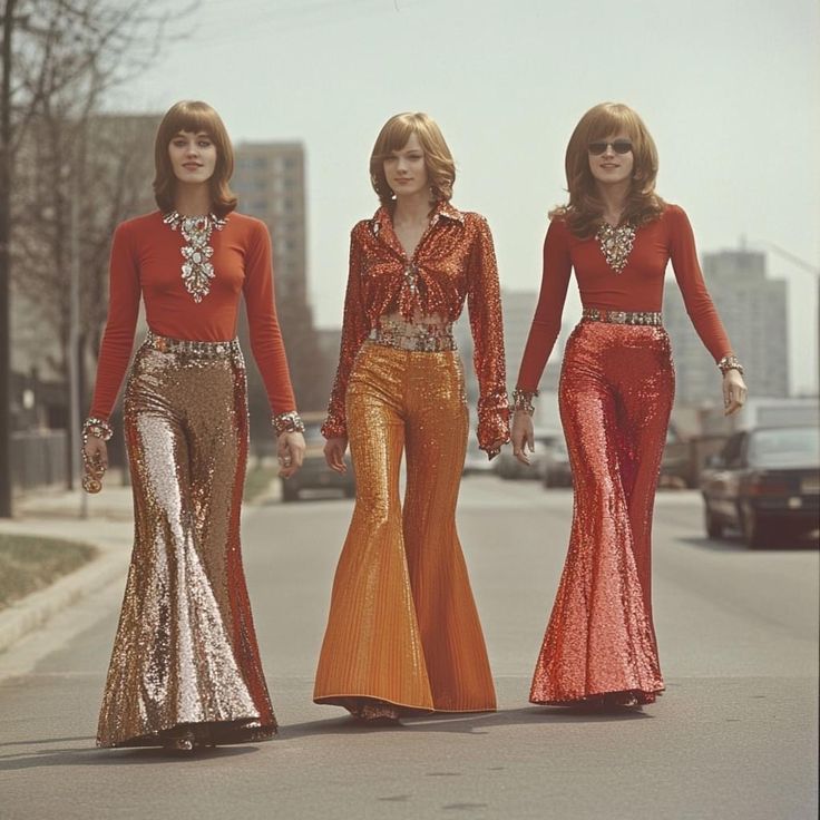 60 Disco Party Outfit, 1970s Aesthetic Disco, 70s Pop Star Outfit, Disco Fashion 70s Vintage Photos, 60s Disco Aesthetic, 70s Performance Outfits, 70 Disco Aesthetic, 70s Christmas Party Outfit, 1970s Halloween Costumes