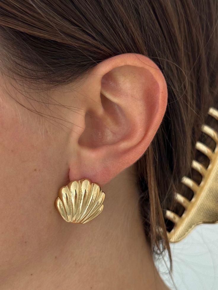 SCALLOPED SHELL STUDS Shell-shaped Metal Earrings, Metal Shell-shaped Earrings, Elegant Shell-shaped Metal Earrings, Elegant Shell-shaped Earrings, Trendy Shell-shaped Jewelry Gift, Shell-shaped Clip-on Earrings For Gift, Trendy Shell-shaped Jewelry As A Gift, Ocean-inspired Metal Jewelry, Elegant Shell-shaped Clip-on Earrings As Gift