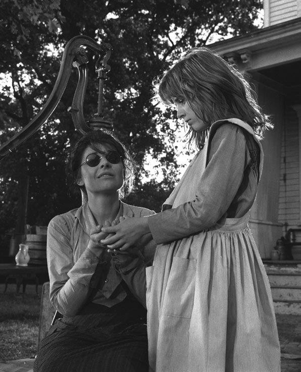 Ann Bancroft and Patty Duke in 'The Miracle Worker' Annie Sullivan, The Miracle Worker, Patty Duke, Anne Bancroft, Helen Keller, Classic Movies, Great Movies, Classic Hollywood, Old Hollywood