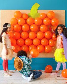 fun decor/game for class Halloween party Diy Halloween Party, Fun Halloween Party Games, Dekorasi Halloween, Halloween Fest, Halloween Games For Kids, Kids Pop, Harvest Party, Halloween Party Games, Halloween Tags