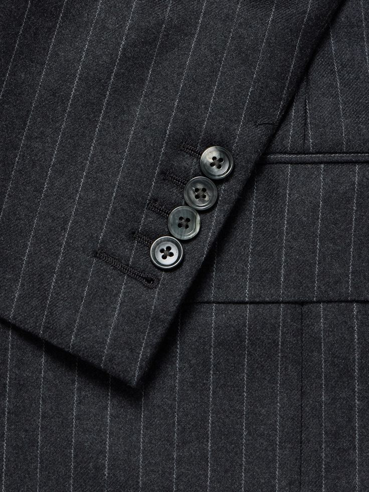 TOM FORD reimagines its signature 'Shelton' blazer in a classic pinstriped cloth. It's been tailored in Italy from wool and has a single-breasted front with peak lapels, a ticket pocket and a double vent for easy movement. Wear yours as a suit with the coordinating trousers. Grey Suit Men, Herringbone Suit, Black Suit Men, Flannel Suit, Tom Ford Bag, Men's Toms, Tom Ford Men, Pinstripe Suit, Luxury Sneakers