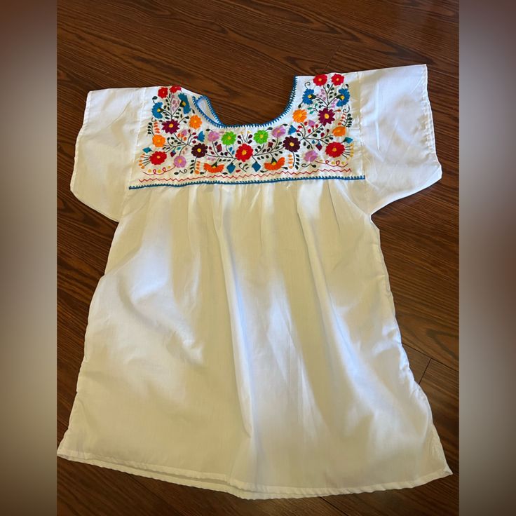 Excellent Condition-Never Worn White Short Sleeve Top With Embroidered Hem, White Embroidered Hem Top With Short Sleeves, White Cotton Top With Embroidered Hem, White Crew Neck Blouse With Floral Embroidery, White Cotton Embroidered Top With Embroidered Hem, White Cotton Blouse With Embroidered Hem, White Cotton Embroidered Top With Hem Detail, Casual White Top With Embroidered Neckline, White Casual Top With Embroidered Neckline