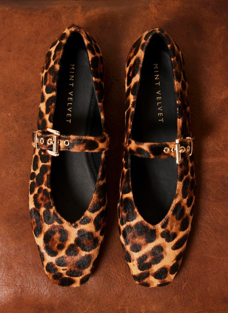 Leopard Print Textured Ballet Pumps Leopard Print Flat Shoes, Leopard Shoes Flats, Leopard Print Shoes Flats, Flat Shoes Outfit, Leopard Ballet Flats, Ballet Flats Outfit, Leopard Print Ballet Flats, Leopard Print Pumps, Leopard Pumps