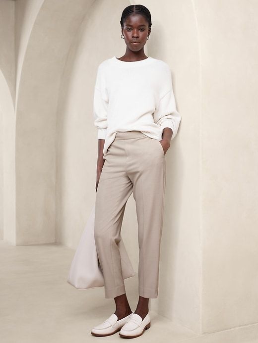 Hayden Tapered Pant | Banana Republic Factory Corporate Attire Women Young Professional, Travel Outfits Women, Business Travel Outfits, Corporate Attire Women, Best Travel Pants, Office Work Pants, Smart Casual Work, Casual Work Wear, Corporate Attire