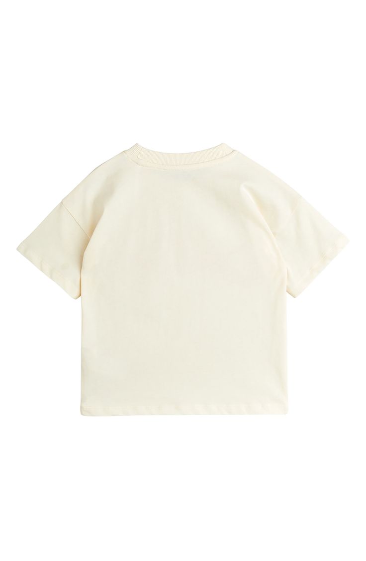 Breathable and soft organic cotton means all-day comfort for your kiddo whether they're off on a play date or relaxing at home. 100% organic cotton Machine wash, dry flat Made in Turkey Tiny Cottons, Mini Rodini, Swimwear Accessories, Scarf Print, Tshirt Logo, Oversized Fits, Parrot, Tshirt Print, Print T Shirt