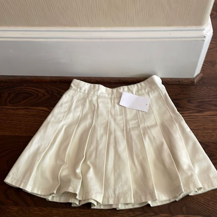 Brand New With Tags. Super Cute Pleated Mini Shorts For Day Out, Fitted Beige Mini Skirt, Casual Summer Tennis Skirt, Mini Length Pleated Shorts For Day Out, Spring Mini Tennis Skirt For Day Out, Mini Length Tennis Skirt For Spring Day Out, Casual Mini Pleated Skort, Solid Color Mini Pleated Skirt For Day Out, Lined Mini Pleated Skirt For Day Out