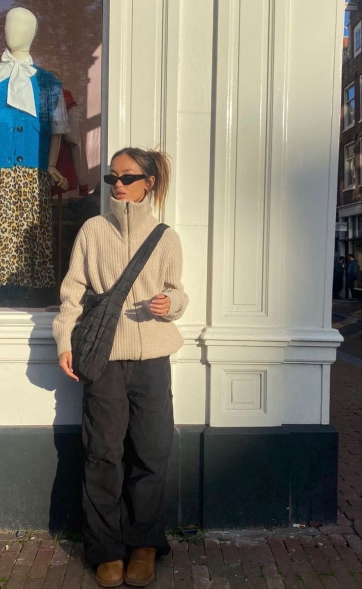 Ny Fall Fashion Street Styles, Winter Outfits 23/24, Morning Walk Outfit Winter, Mid Zip Sweater Outfit, Cold Weather Europe Outfits, Ugh Winter Outfits, Cream Fleece Outfit, Australian Winter Fashion 2023, Fisher Vest Outfit