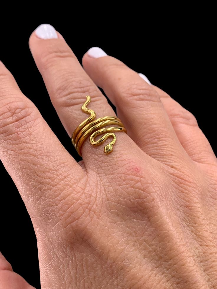 Adjustable Stainless steel gold ring. It doesn't change color with use. very resistant to erosion. USA size 6-7.5 Gold Minimalist Snake Ring For Promise, Elegant Gold Snake Ring In Brass, Gold Minimalist Snake Ring As Promise Ring, Elegant Gold Brass Snake Ring, Adjustable Gold Snake Ring, Adjustable Gold Snake Ring Gift, Minimalist Gold Snake-shaped Jewelry, Minimalist Gold Snake Jewelry, Gold Brass Snake Ring As Gift