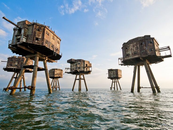 there are many wooden structures floating in the water