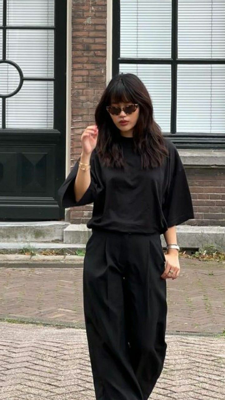 Layered All Black Outfit, Manual Labor Outfit, Baggy Professional Outfits, Black Tapered Trousers Outfit, All Black Japanese Style, Solid Black Outfits, Mid 80s Fashion, Black Outfits Baggy, Black Baggy Trousers Outfit