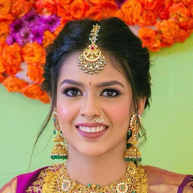 Seemantham Makeup Look, Hairstyles For Pellikuthuru, Brides Of Hyderabad, Muhurtam Hairstyles, Pellikuthuru Hairstyles, Hyderabad Brides, Marriage Hairstyles, Marriage Hairstyle, Indian Hairstyles For Saree