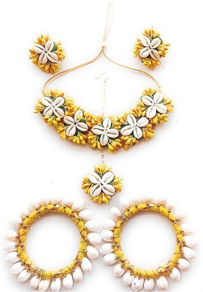 This floral🌹 Jewellery set can complete the ethnic look of a Women on Occasion like Wedding, birthday, Haldi and Baby Shower as this piece adds that extra something that makes you feel special and looking your best. Generic name - Jewel set Collection - Ethnic Material - Artificial Flowers And Cowrie Shells Sales Package - 1 Jewellery Set, 1 Packing Box ( 1 Necklace, 2 Bangles , 2 Earrings , 1 Maangtika) Occasion - Feel Beautiful with this handmade piece of Jewelry. When You are Celebrating your Special Occasion: Wedding / Party / Baby Shower / Bridal / Haldi / Mehandi / Festive Season. Ideal for Gift / Pre Shoot / Return Gift for Wedding functions Thank you for taking time for us ! Traditional Jewelry With Motifs For Navratri, Floral Jewelry For Wedding Diwali Occasion, Flower Shaped Jewelry For Wedding And Diwali, Flower-shaped Jewelry For Wedding And Diwali, Navratri Themed Motif Jewelry Gift, Handmade White Temple Jewelry, Flower Decorated Jewelry For Weddings And Festivals, Traditional Flower Jewelry For Diwali, Jewelry With Motifs For Diwali Gift