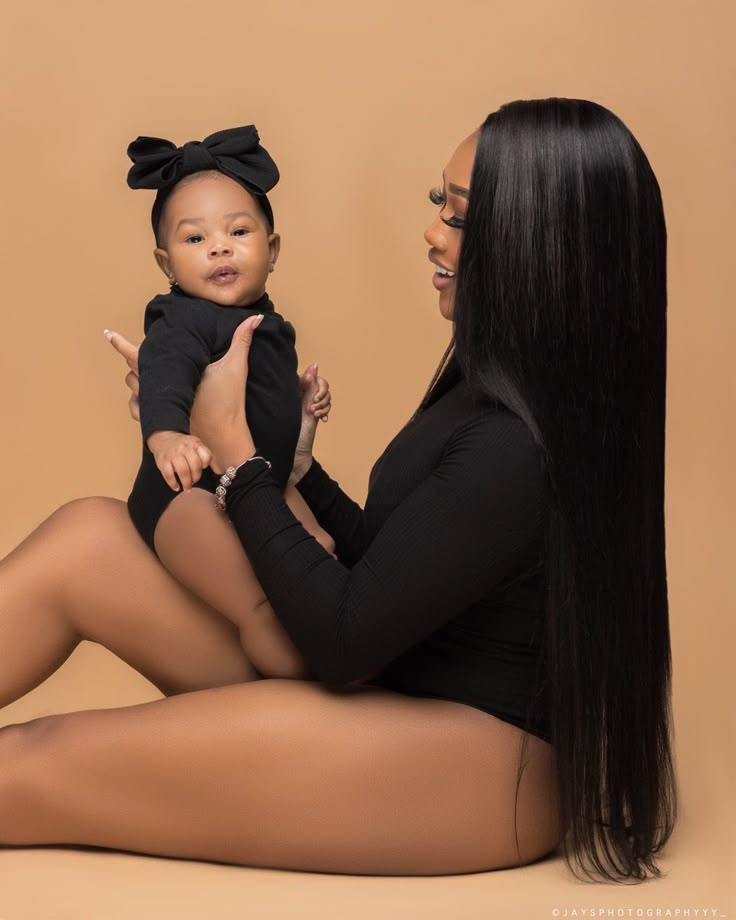 Mommy And Daughter Photo Shoot Ideas, Mommy And Me Photo Shoot Ideas, Mommy Daughter Photoshoot Ideas, Mommy And Me Infant Photo Shoot, Mother Daughter Photoshoot Baby, Momma And Me Photoshoot, Mommy And Me Photo Shoot Black Women, Mommy And Daughter Photo Shoot Black, Mommy And Me Photo Shoot Newborn