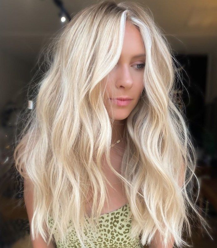 Blonde Hair with Platinum Highlights Pale Blonde Hair, Copper Blonde Hair Color, Blonde Hair Goals, Blonde Lowlights, Perfect Blonde Hair, Platinum Highlights, Bright Blonde Hair, Summer Blonde Hair, White Blonde Hair