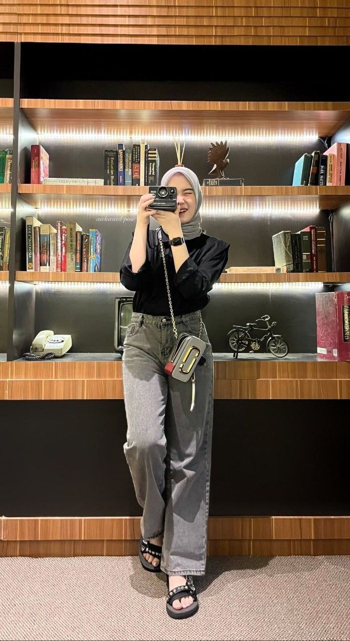 Kulot Outfit Hijab, Outfit Celana Kulot, Kulot Outfit, Outfit Kulot, Pengantin Modern, Style Hijab Casual, Outfit Ngampus, Hijab Jeans, Ootd Jeans