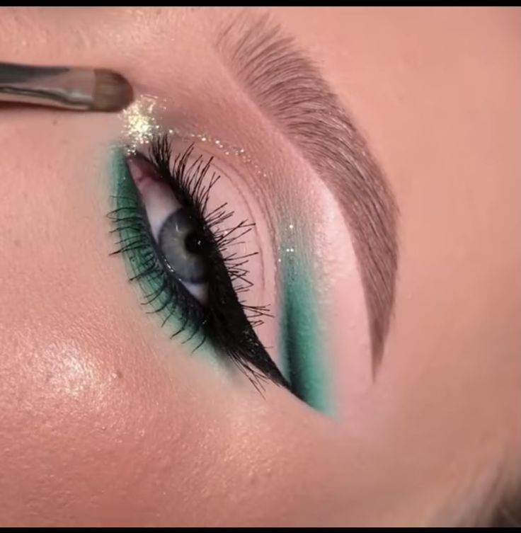 Icy Blue Makeup, Emerald Eye Makeup, Quinceanera Makeup, Eye Makeup Images, Awesome Makeup, Date Night Makeup, Prom Eye Makeup, Cute Eye Makeup, Make Up Inspiration