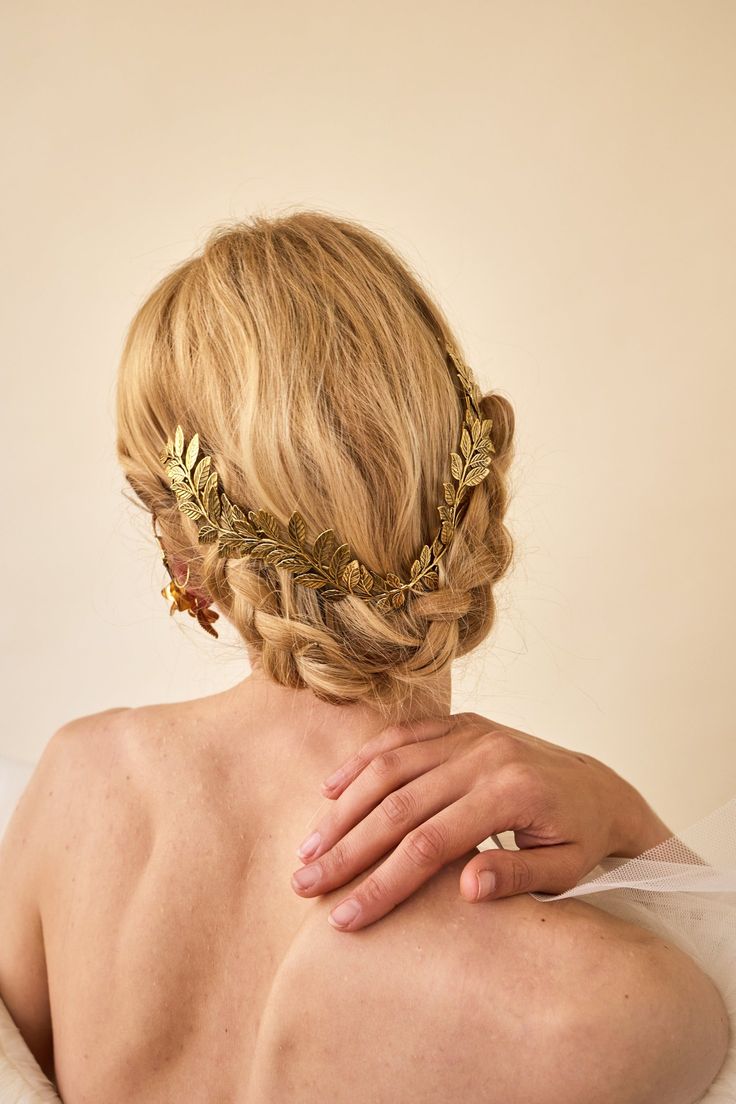 Introducing the Ivy Vee Halo, a luxurious reinterpretation of our iconic vee halo. Crafted with exquisite 14 karat antique gold plated laurel leaves, this headpiece exudes a Grecian charm fit for a bride. Elevate your wedding day look with this elegant and exclusive accessory. Made in NYC. Laurel Hair Piece, Greece Makeup, Fem Hairstyles, Court Fashion, Laurel Wreath Crown, 1800s Aesthetic, Grecian Wedding Dress, Grecian Wedding, Timeless Wedding Dress