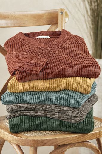 A perennial favorite, our shaker-stitch sweater is freshly updated for the season with a wide-ribbed V-neck and mini side slits. | Women's Shaker V-Neck Sweater - Currant - PXL - Petite Size Stitch Sweater, Knit Denim, Soft Autumn, Autumn Clothes, Knit Tees, Fall Sweaters, Green Sweater, Petite Size, Sweater Weather