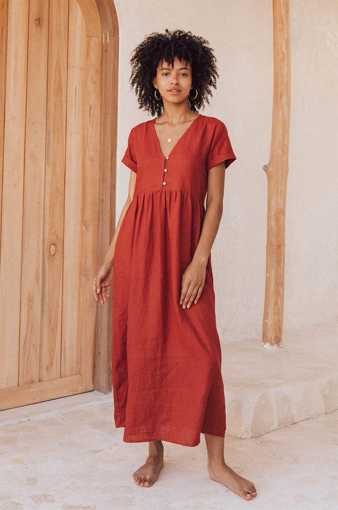 Morocco Outfits, Camping Attire, Tailoring Ideas, Outfit Hairstyle, Red Linen Dress, Dresses To Sew, Round Dress, Linen Style Fashion, Miss Honey