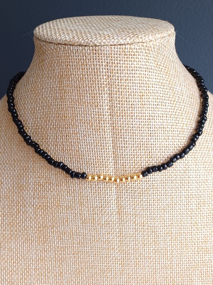 beads necklace . Chakira cheka, gold filled beads. Black Beads Necklace, Gold Mangalsutra Designs, Gold Mangalsutra, Beading Jewelery, Mangalsutra Designs, Black Bead Necklace, Gold And Pink, Aesthetic Black, Beads Necklace