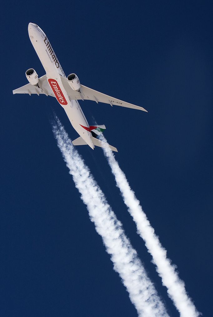 Boeing 777 Aviation Wallpaper, Airplane Drone, Flying Plane, Jet Privé, 777 300er, Airplane Wallpaper, Emirates Airline, Airplane Photography, Boeing Aircraft