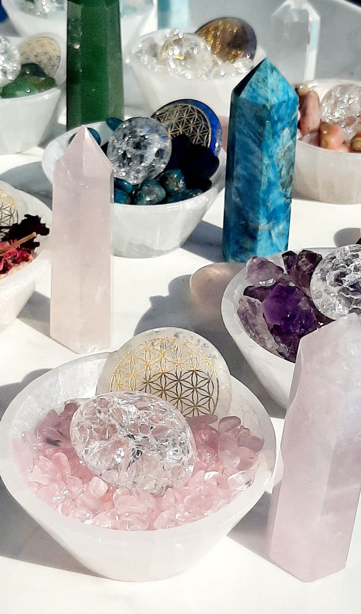 Chakra Crystal Set by AbundantSoulCrystals on Etsy Crystal Setup, Chakras Crystals, Selenite Bowl, Healing Retreats, Chip Bowl, Crystal Altar, Amethyst Set, Crystal Chips, Crystal Bowl