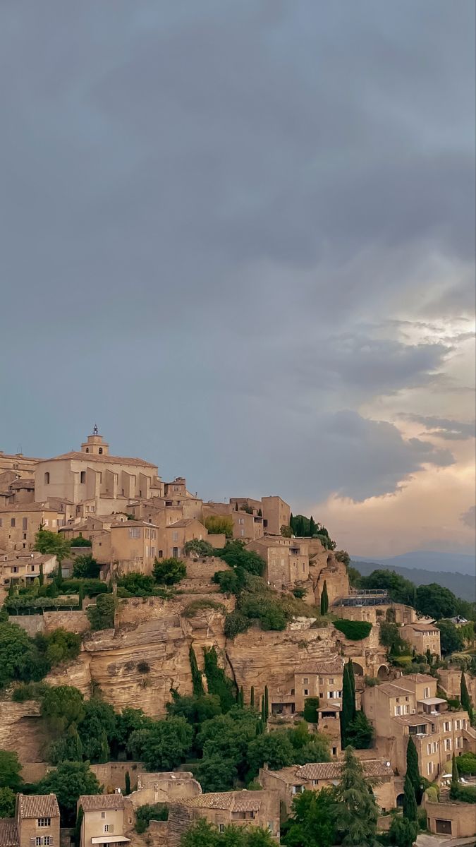 small village in southern france before sunset Old Money Screensaver, Aesthetic Wallpaper French, Old Money Aesthetic Phone Wallpaper, Old Money Style Wallpaper, Phone Backgrounds Old Money, Old Money Iphone Wallpaper, Old Money Phone Wallpaper, Basic Background Aesthetic, European Aesthetic Wallpaper