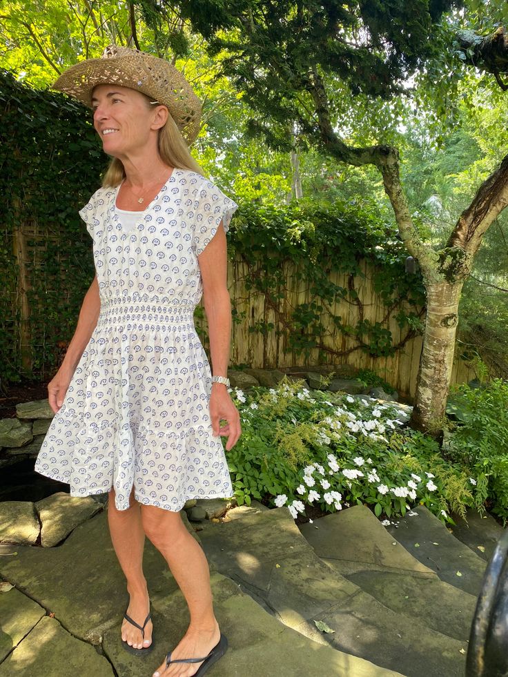 One Size Garden Party A-line Dress With Smocked Bodice, Feminine Cap Sleeve Summer Dress, Garden Party Dress With Smocked Bodice And Short Sleeves, Short Sleeve Dress With Smocked Bodice For Garden Party, Chic Cap Sleeve Mini Dress For Summer, Chic Cap Sleeve Mini Dress For Spring, Summer Dress With Fitted Bodice And Cap Sleeves, Casual Cap Sleeve Dresses For Summer, Chic Summer Dresses With Cap Sleeves