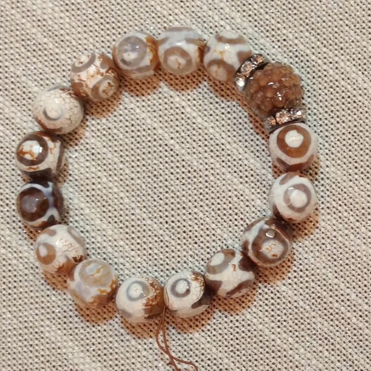 White Glass Beads With Beige, Brown, Taupe And Gray Markings On Them Clear Crystals Brown Crystal Like Bead Some Beads Have A Crackle Appearance 2 3/4" Diameter I Never Wore This. Excellent Condition. Will Ship In A Jewelry Box. Very Unique And Pretty In Person Elegant White Stretch Bracelet For Beach, Elegant Hand-strung Stretch Bracelet For Beach, Elegant Beige Beaded Bracelets For Beach, Elegant Stretch Bracelet With Round Beads For Beach, Elegant Beach Stretch Bracelet With Round Beads, White Bohemian Stretch Bracelet With Round Beads, Elegant Beige Beaded Bracelets, Elegant Beaded Agate Bracelets, Handmade White Rondelle Bracelets