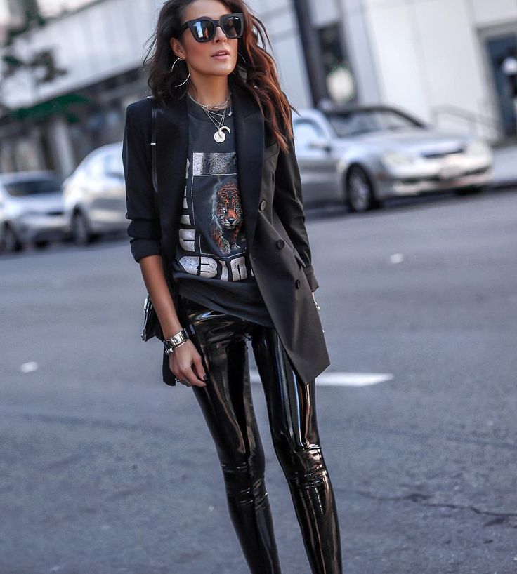 Lucy Hernandez-Style Blogger on Instagram: “Liquid Leather + All Black 🖤⚡️ The most insanely flattering leggings and under $100 and on sale until midnight tonight! (Wearing S) Also…” Leather Leggings Outfit Spring, Patent Leather Leggings Outfit, Leggings Outfit Spring, Flattering Leggings, Patent Leather Leggings, Look Legging, Leather Leggings Outfit, Vinyl Leggings, Leggings Outfit