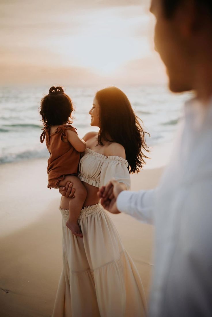 Family Photo Shoot On Beach, Professional Family Beach Pictures, Beach Family Shoot Ideas, Beach Maternity Family Shoot, Beach Family Photo Shoot Ideas, Unique Beach Family Photos, Family Of 3 Beach Photoshoot, Family Photoshoot Sea, Family Beach Pictures Maternity