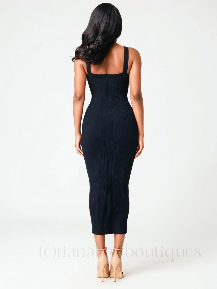 Our Black Classy Knit Pencil Dress is the ultimate blend of sophistication and comfort. This bodycon dress is designed for you who loves to feel both chic, classy, and confident. Featuring a flattering scoop neckline and sleeveless design, this dress provides a classy yet sexy look that’s perfect for various occasions, whether you're heading to the office, running errands, or attending a party. Its timeless design and superior quality make it a must-have addition to your wardrobe, ensuring you a Classy Jumpsuit, Feminine Wardrobe, Classy Shoes, Knitted Bodycon Dress, Knit Midi Dress, Pencil Dress, How To Look Classy, Black Knit, Elegant Dress