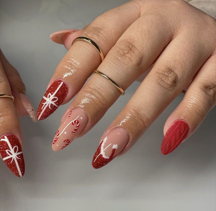 Christmas Present Nails, December Nails, Red Christmas Nails, Cute Christmas Nails, Christmas Gel Nails, Almond Acrylic Nails, Christmas Nails Acrylic, Nagel Inspo, Cat Kuku