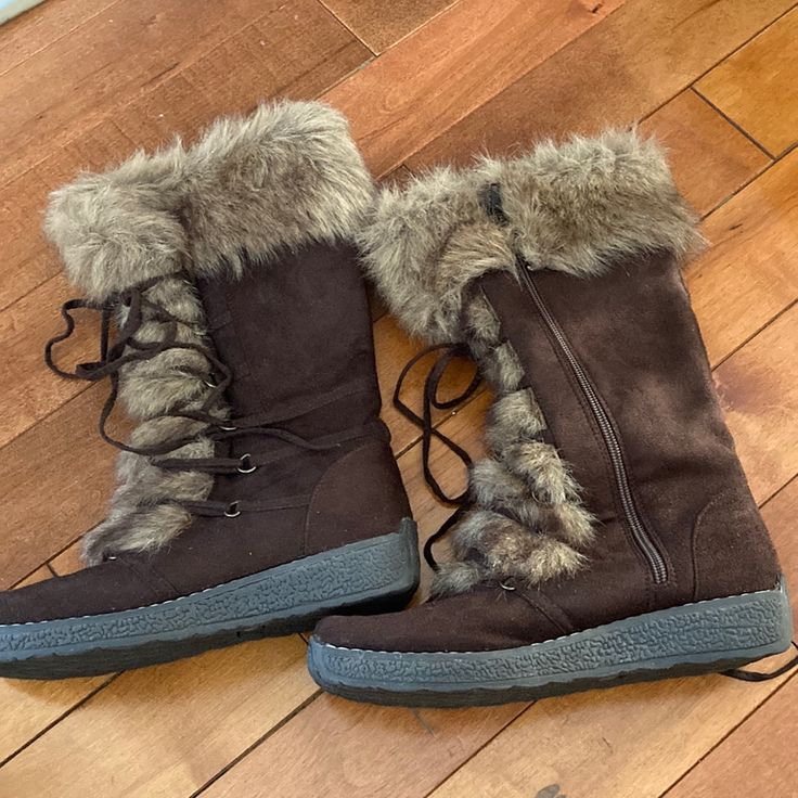 Brand New No Tags. Size 8. Zippers Work, Perfect Condition. Brown Fur Boots, Brown Winter Boots, Brown Fur, Fur Boots, Fashion Winter, Christmas 2024, Pretty Shoes, Dream Shoes, Winter Rain