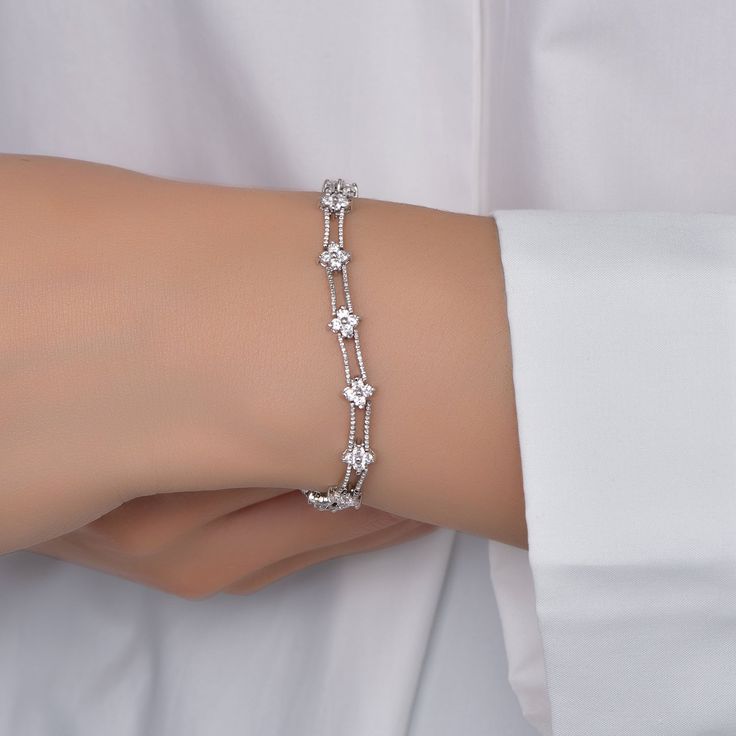 Inspiración de diseño: mezclando la tradición con el futuro, mezclando la cultura antigua con lo futurista
estético. Retratar la fuerza y la confianza en sí mismo. 


Diamante en pulsera tobillera redonda es una forma muy bonita de traer un poco de suerte irlandesa a tu vida. Regalos únicos para mujeres: las joyas son un gran regalo para el día de la madre, aniversario, boda, cumpleaños, vacaciones, Navidad, día de San Valentín, regalo de graduación para hermana, madre, mamá, abuela, hija, es Elegant Flower Bracelets For Formal Occasions, Elegant Flower Bracelets For Anniversary, Elegant Flower Bracelet For Anniversary, Elegant Flower Bracelets, Anniversary Sterling Silver Bracelet, Elegant Sterling Silver Link Bracelet As A Gift, Flower Shaped Anniversary Bracelets, Formal Jubilee Bracelet With Flower Shape, Elegant White Tennis Bracelet As A Gift