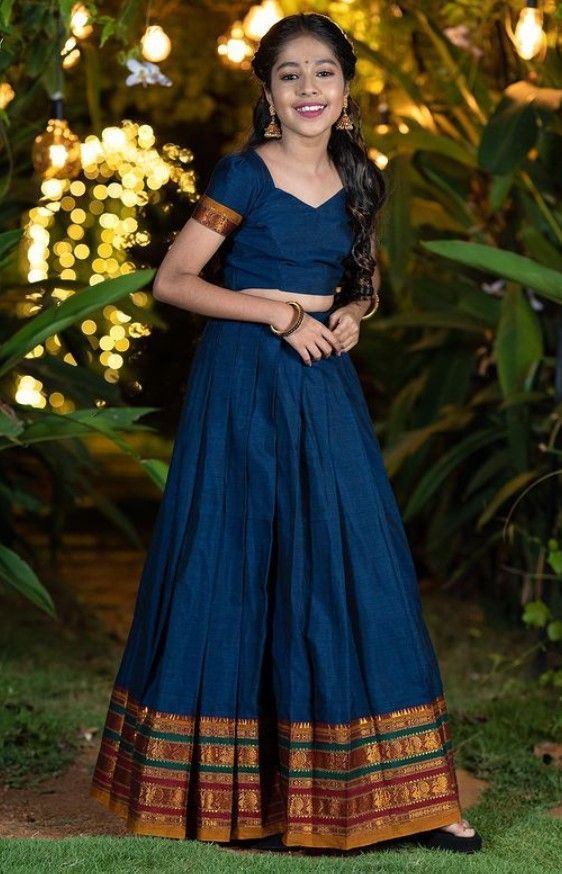 South Indian Skirt And Top, Pattupavada Top Designs, Pattu Pavadai Designs Onam, Parkar Polka For Women, Black Pattupavada, Narayana Pattu Dresses, Pattu Pavadai Designs For Teenagers, Traditional Pattupavada For Women, Pattupavada Blouse Designs For Women