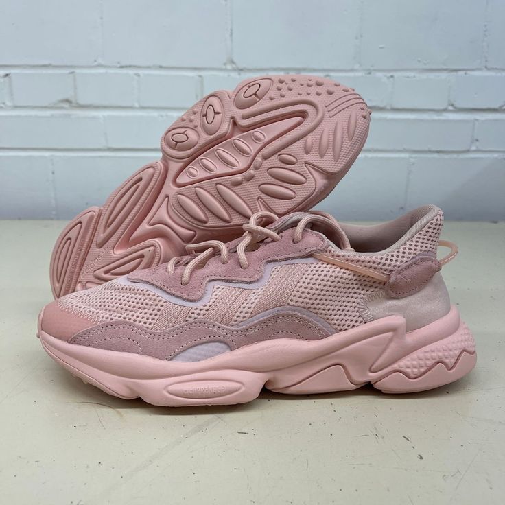 TECH SPECS Condition: New with box ADIDAS Hq6682 Ozweego Shoes Women's Size - Us W8 Vapor Pink Hq6682 New with box DETAILS Brand: ADIDAS Style/Model: Hq6682 Ozweego Shoes Women's Size - Us W8 Vapor Pink Hq6682 Condition: New with box Condition Notes: Item Attributes: US Shoe Size: 8,Upper Material: Leather,UK Shoe Size: 6.5,Type: Casual,Style: Sneaker,Department: Women,Color: Pink,Closure: Lace Up UPC: Does not apply NPS#: vs-107165 Location: Salt Lake City,Utah Sporty Pink Chunky Sneakers With Boost Midsole, Pink Chunky Sneakers With Boost Midsole For Streetwear, Pink Adidas Sneakers With Vulcanized Sole, Adidas Pink Sneakers With Vulcanized Sole, Pink Platform Sneakers With Boost Midsole For Sports, Pink Athleisure Chunky Sneakers For Sports, Adidas Pink Platform Sneakers For Streetwear, Pink Running Shoes With Rubber Waffle Outsoles For Streetwear, Pink Chunky Sneakers For Jogging With Round Toe